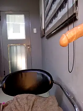 Snapshot of DickDiva1 chatting on February 28, 2025, 5:59 am DickDiva1 online show from February 28, 2025, 5:59 am