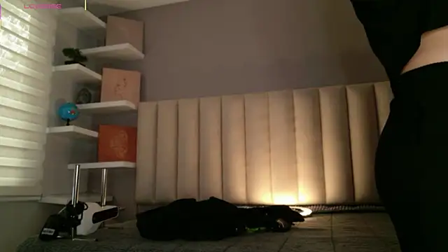 Snapshot of Megan_mooree_ chatting on February 10, 2026, 12:53 pm Megan mooree online show from February 10, 2026, 12:53 pm