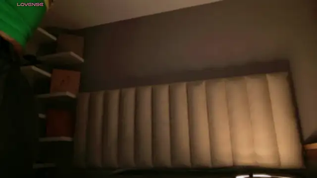 Snapshot of Megan_mooree_ chatting on March 11, 2026, 12:44 pm Megan mooree online show from March 11, 2026, 12:44 pm