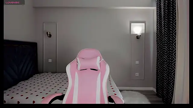 oxxx me online show from April 14, 2026, 8:31 am