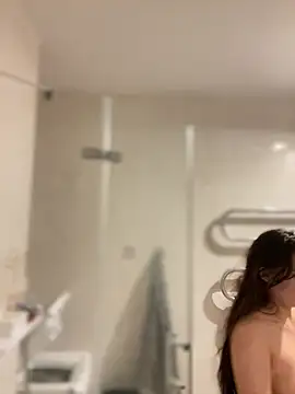 Holly Molii online show from March 9, 2025, 6:17 am