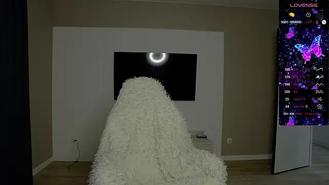 Holly Molii online show from January 6, 2026, 10:19 am