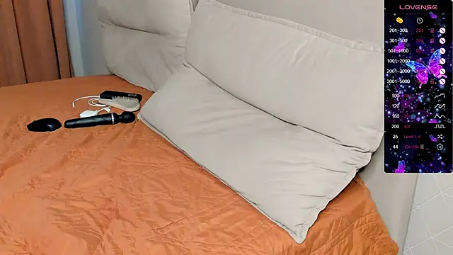 Holly Molii online show from February 18, 2026, 7:15 am