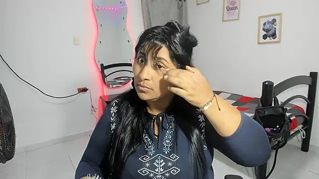 nikol sexy39 online show from October 28, 2025, 3:32 am