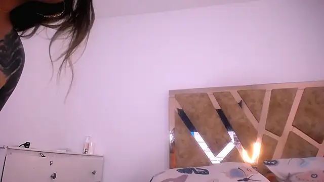 Snapshot of hannamour chatting on December 16, 2025, 11:54 pm hannamour online show from December 16, 2025, 11:54 pm