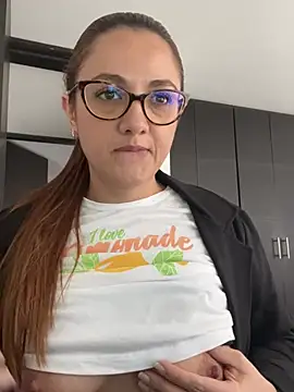 Snapshot of Shianrose chatting on February 21, 2025, 3:21 pm Shianrose online show from February 21, 2025, 3:21 pm