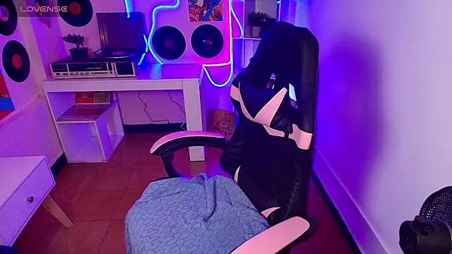 hannaa jhoonson online show from March 8, 2025, 4:23 am