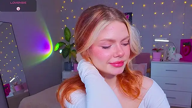 Red  Candy online show from April 12, 2026, 11:04 am