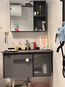 Aimeil online show from March 14, 2025, 3:14 pm