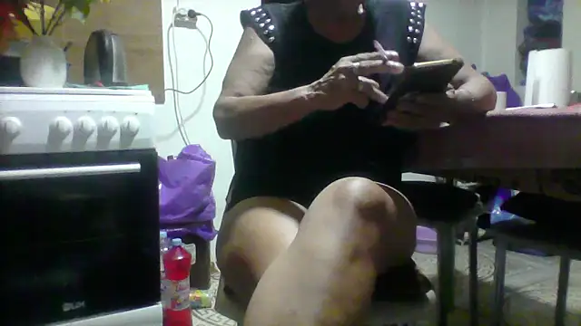 Snapshot of Ely_Elenita chatting on September 13, 2025, 9:47 pm Ely Elenita online show from September 13, 2025, 9:47 pm