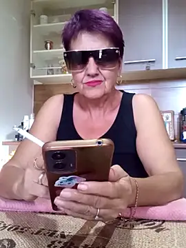 Snapshot of Ely_Elenita chatting on September 14, 2025, 10:47 am Ely Elenita online show from September 14, 2025, 10:47 am