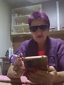 Snapshot of Ely_Elenita chatting on September 22, 2025, 12:23 am Ely Elenita online show from September 22, 2025, 12:23 am