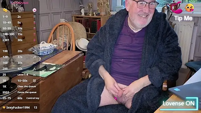 Adamdaddybear online show from November 10, 2025, 7:29 am