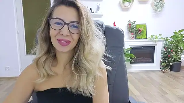 SukyGirl online show from November 28, 2025, 9:23 am