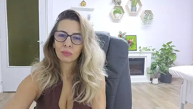 SukyGirl online show from November 29, 2025, 11:02 am