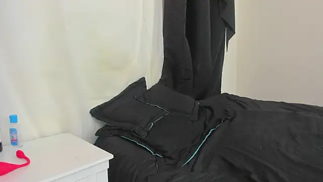 Snapshot of lindacastro02 chatting on December 6, 2024, 1:55 pm lindacastro02 online show from December 6, 2024, 1:55 pm