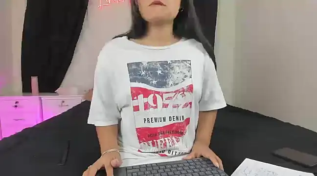 Snapshot of lindacastro02 chatting on February 27, 2025, 1:17 pm lindacastro02 online show from February 27, 2025, 1:17 pm