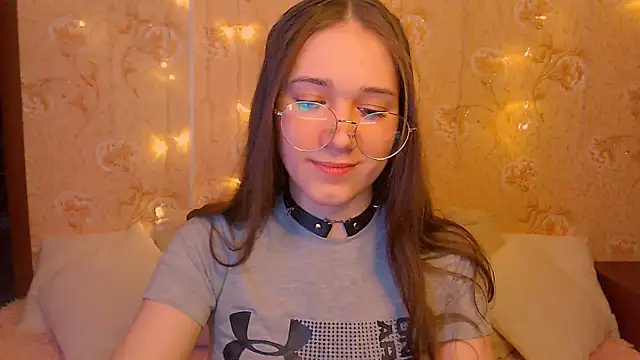 fluffy kitty  online show from February 8, 2026, 9:29 pm