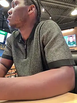 Snapshot of Festivitiesking1 chatting on May 19, 2026, 5:30 pm Festivitiesking1 online show from May 19, 2026, 5:30 pm