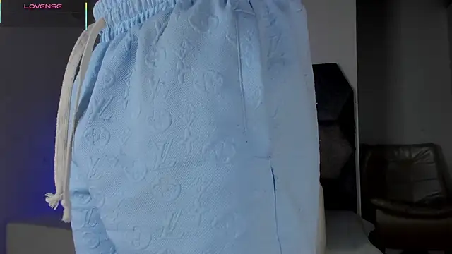 Latrellx7 online show from April 15, 2026, 4:08 am