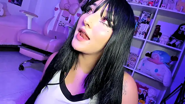 julyana  online show from January 31, 2025, 6:47 pm