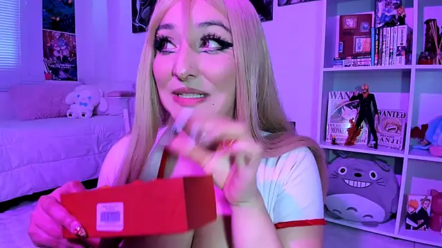 julyana  online show from March 8, 2025, 4:28 pm