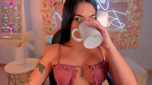 GiaFerrara online show from October 31, 2025, 4:24 am