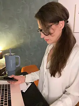 Thunder-Cunt online show from February 6, 2026, 3:26 pm