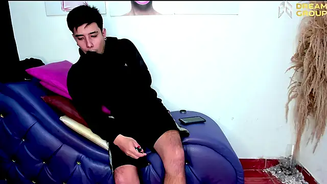 Yourslust  online show from September 23, 2025, 1:03 pm