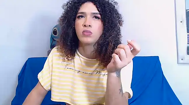 Snapshot of latingirl_curly_hot chatting on December 6, 2024, 6:04 am latingirl curly hot online show from December 6, 2024, 6:04 am