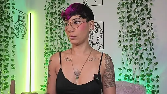 MiaMorgan  online show from May 21, 2026, 1:29 pm