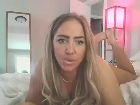 Snapshot of sunshinekisses chatting on March 19, 2025, 5:17 pm sunshinekisses online show from March 19, 2025, 5:17 pm