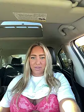 Snapshot of sunshinekisses chatting on October 18, 2025, 5:03 pm sunshinekisses online show from October 18, 2025, 5:03 pm