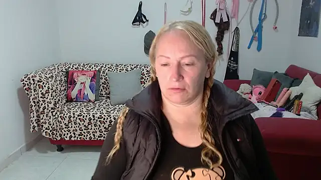 emperabigbootybigass online show from April 9, 2026, 12:10 pm