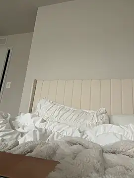 emilycoco online show from February 22, 2026, 8:40 pm