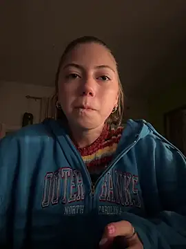 emilycoco online show from March 28, 2026, 5:29 am