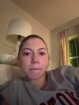 emilycoco online show from April 19, 2026, 4:01 am