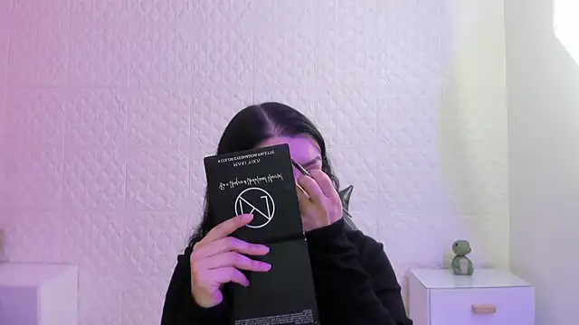 Violetaa diazz online show from March 30, 2026, 9:16 pm