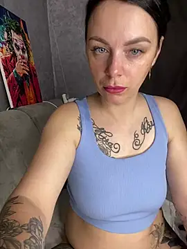 Snapshot of Lola_Hale chatting on June 12, 2026, 8:30 pm Lola Hale online show from June 12, 2026, 8:30 pm