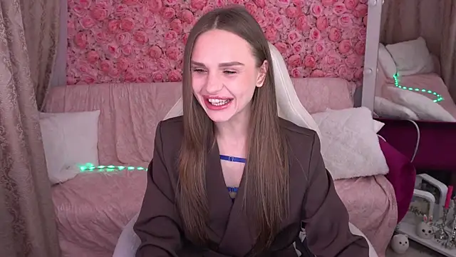 KiraGrayy online show from March 3, 2026, 1:50 pm