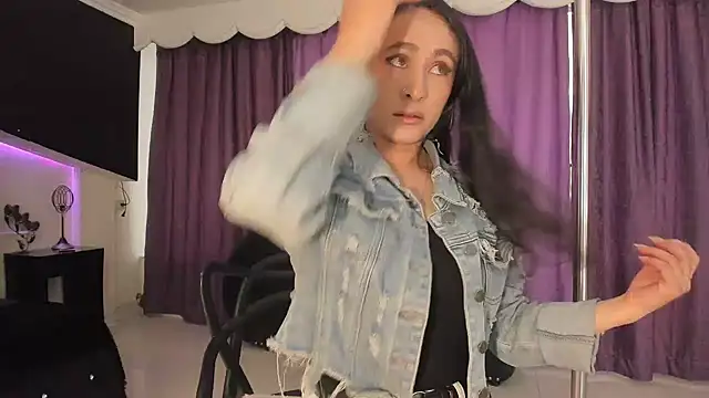 Coral Gibson online show from March 18, 2026, 12:52 pm