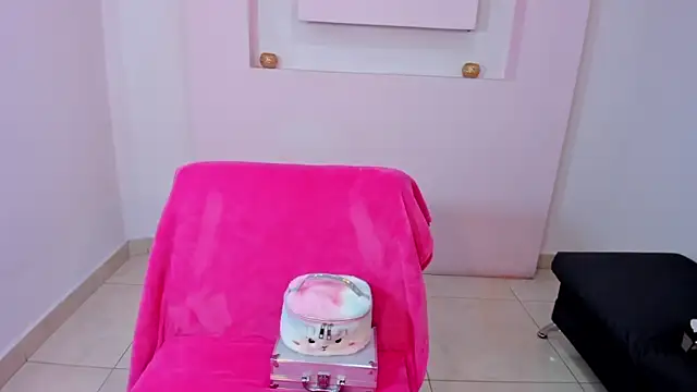 Snapshot of ScarlettWet9 chatting on December 3, 2024, 4:03 am ScarlettWet9 online show from December 3, 2024, 4:03 am