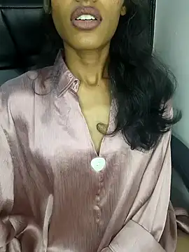 Snapshot of glam_goddess chatting on December 6, 2024, 1:29 am glam goddess online show from December 6, 2024, 1:29 am