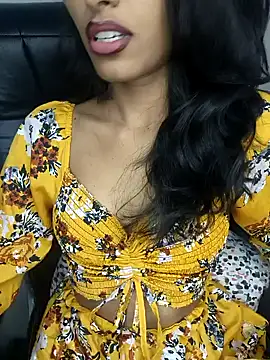 Snapshot of glam_goddess chatting on December 18, 2024, 6:25 pm glam goddess online show from December 18, 2024, 6:25 pm