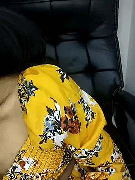 Snapshot of glam_goddess chatting on December 19, 2024, 12:45 am glam goddess online show from December 19, 2024, 12:45 am