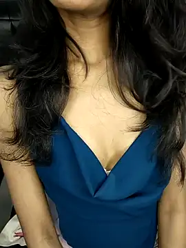 Snapshot of glam_goddess chatting on January 4, 2025, 8:48 pm glam goddess online show from January 4, 2025, 8:48 pm