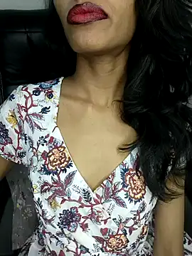 Snapshot of glam_goddess chatting on January 7, 2025, 11:24 pm glam goddess online show from January 7, 2025, 11:24 pm