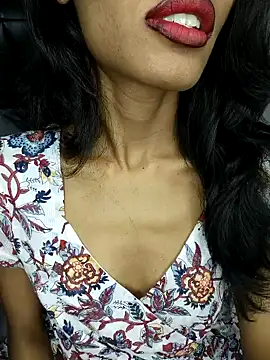 Snapshot of glam_goddess chatting on January 8, 2025, 10:37 pm glam goddess online show from January 8, 2025, 10:37 pm