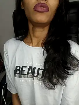 Snapshot of glam_goddess chatting on January 10, 2025, 5:05 am glam goddess online show from January 10, 2025, 5:05 am