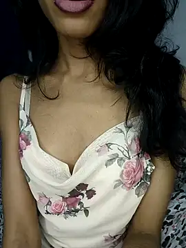 Snapshot of glam_goddess chatting on January 12, 2025, 1:21 am glam goddess online show from January 12, 2025, 1:21 am